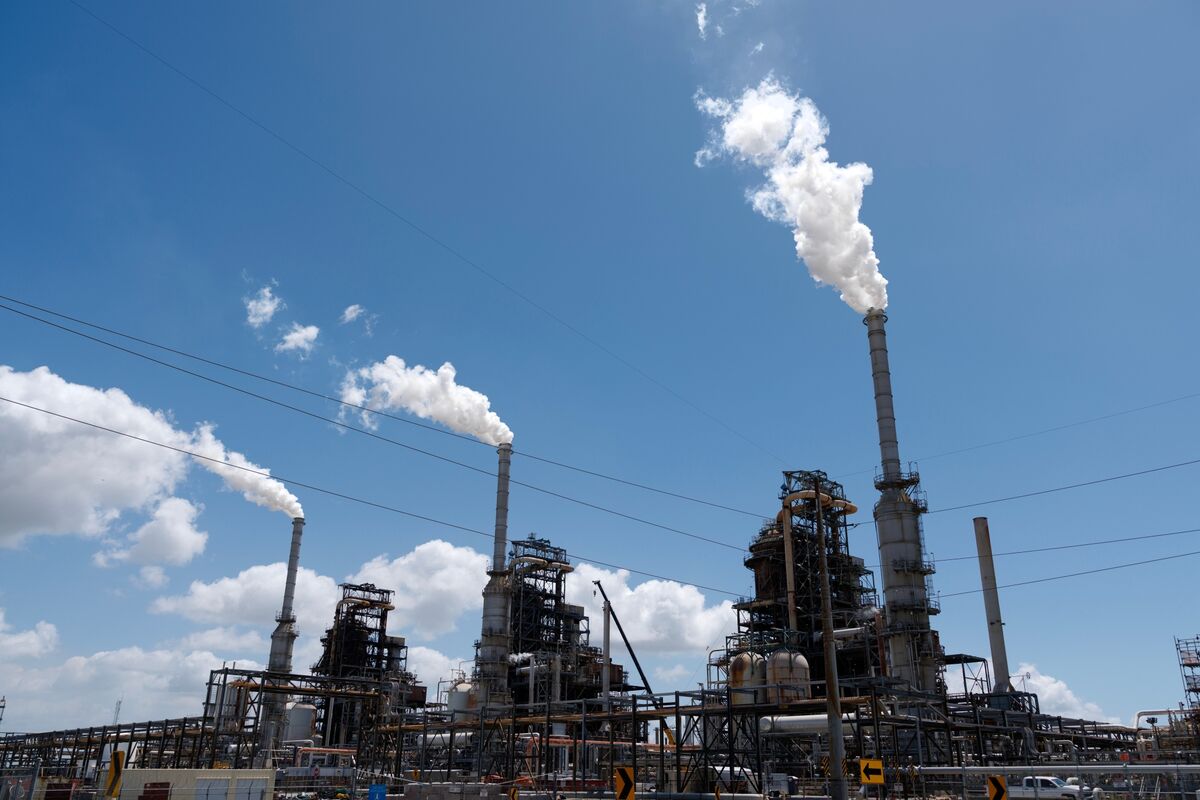 ExxonMobil and Chevron Post Soaring Profits Amid US-Iran Conflict