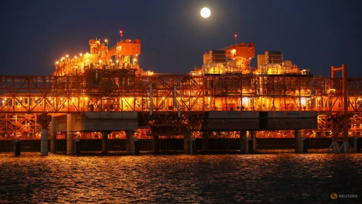 Oil Prices Climb as US-Iran Hostilities Threaten Red Sea Shipping Route