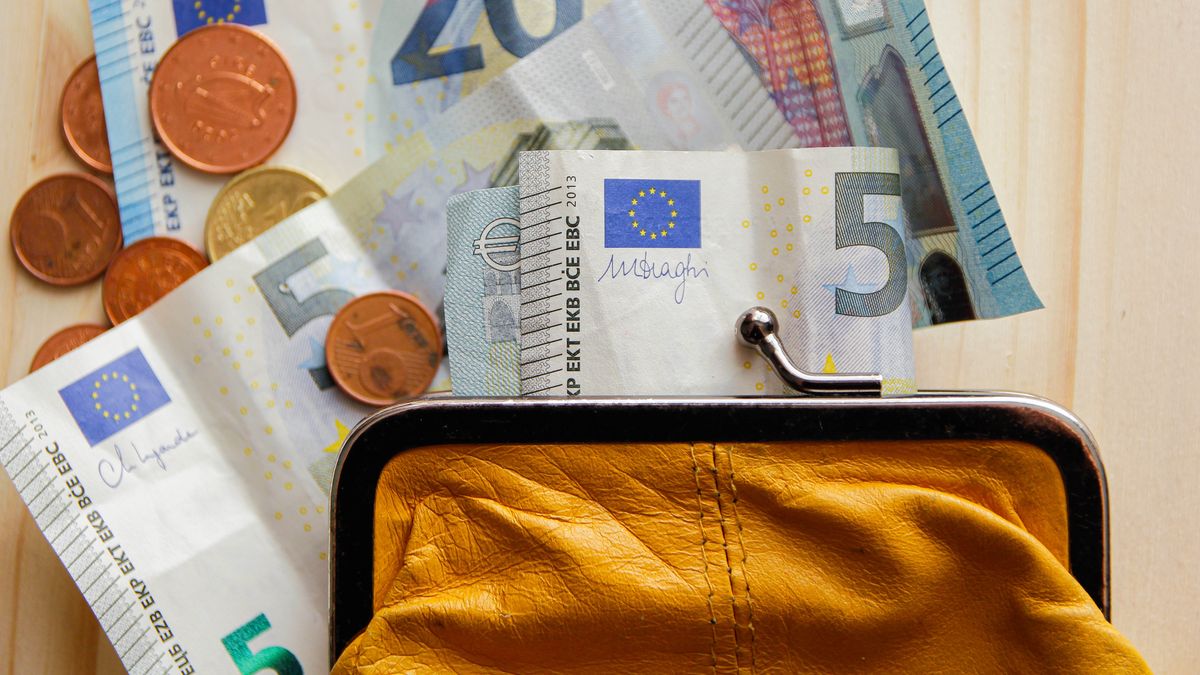 Clare, Offaly and Limerick Bondholders Each Win €500,000 Monthly Prizes