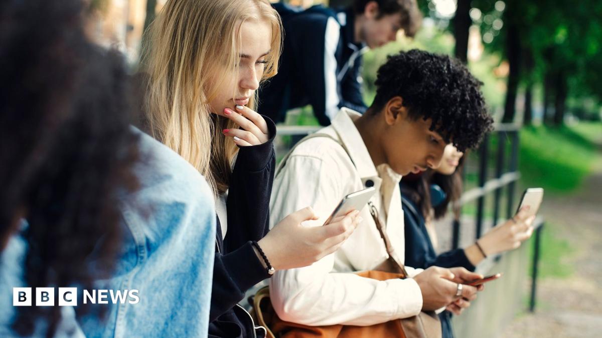UK Proposes Midnight Social Media Curfew for 16-17-Year-Olds