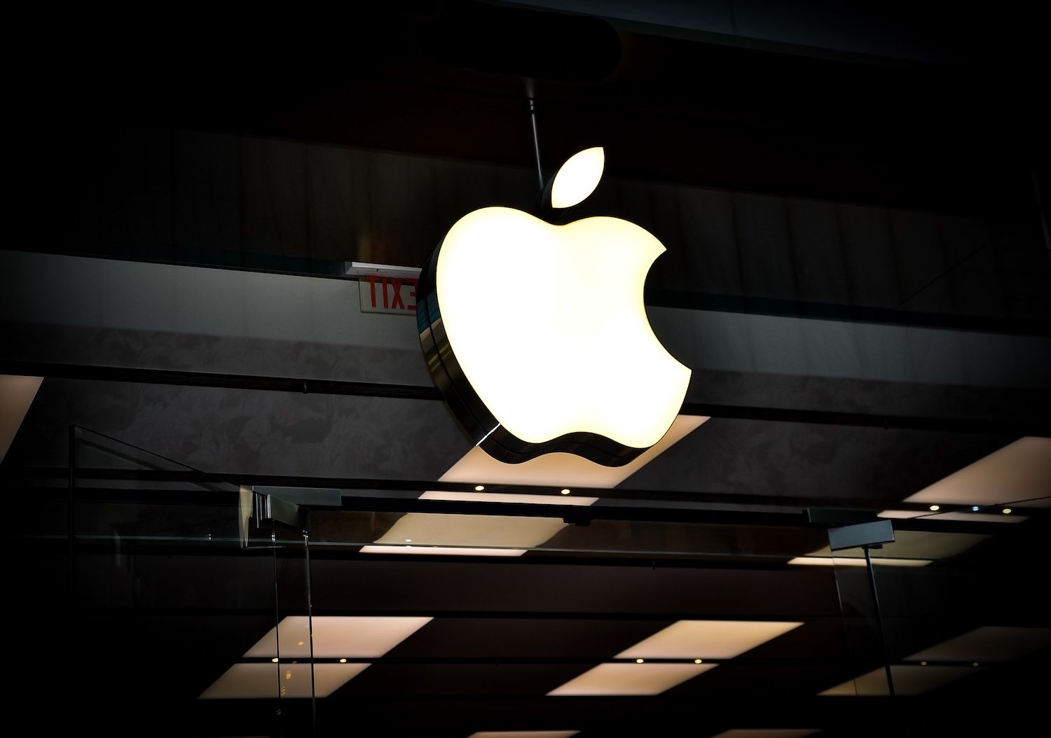 Apple shares climb to $331 following Chinese regulatory approval