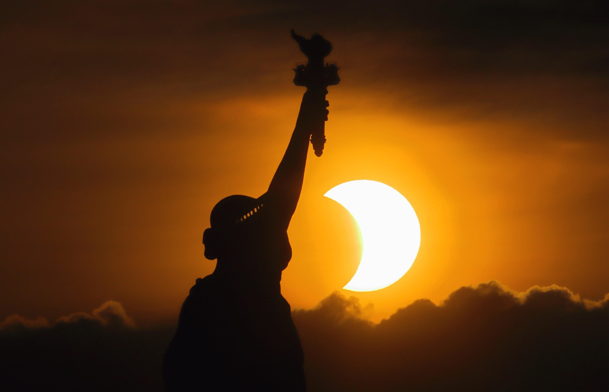 U.S. Skywatchers to Witness Solar Eclipse and Perseid Meteor Shower