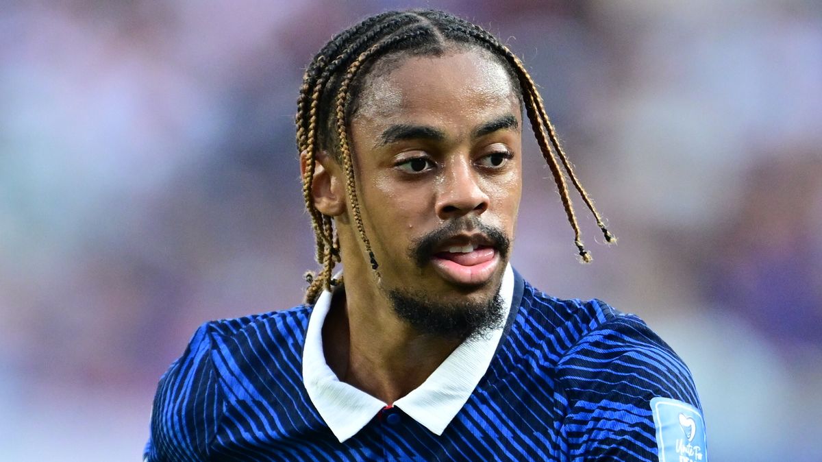 Arsenal Urged to Hijack Liverpool Transfer Move for Bradley Barcola