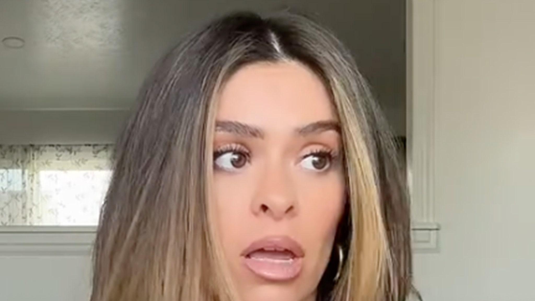 Taylor Frankie Paul Called Out for Alleged A.I. Courthouse Photos