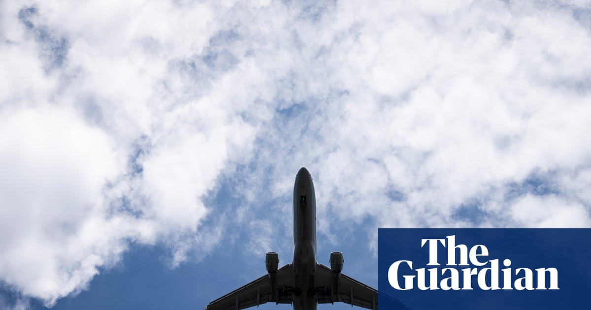 US Airfares Forecast to Remain High Despite Potential Oil Price Drops