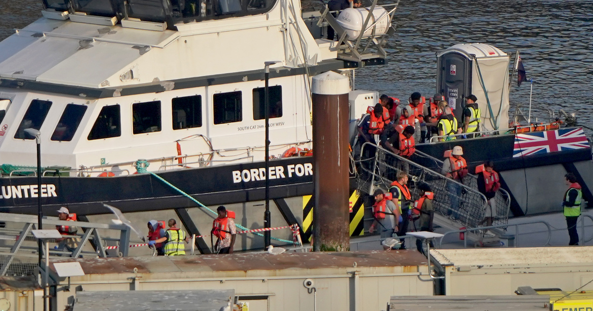 Coast Guards Rescue 157 Migrants From Burning Boat in English Channel