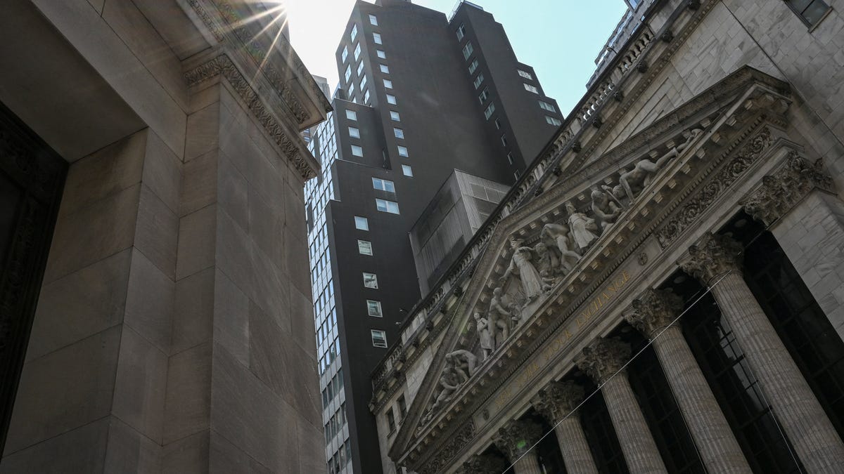 Wall Street Stocks Rally to Record Highs on Weak Payroll Data