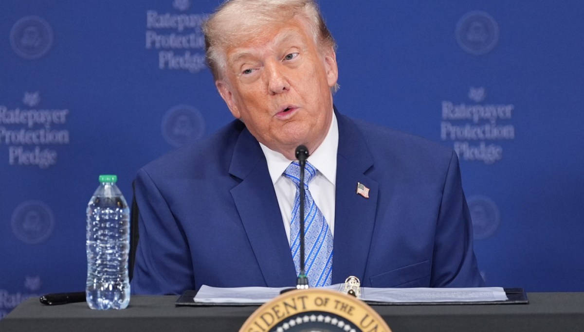 Trump Warns Russia and China Against Supplying Weapons to Iran