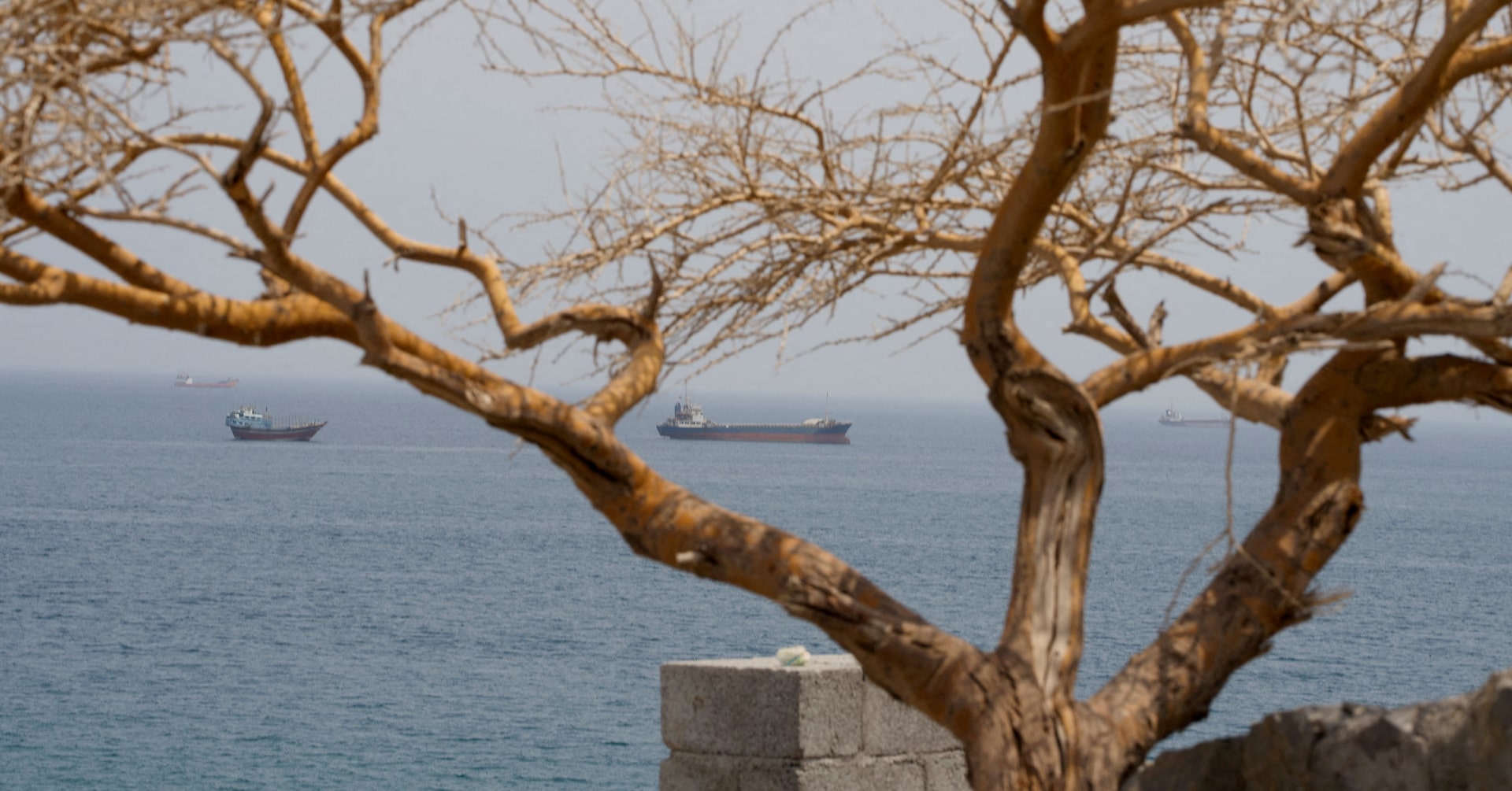 Hormuz Traffic Hits One-Week Low as Iran War Grinds On