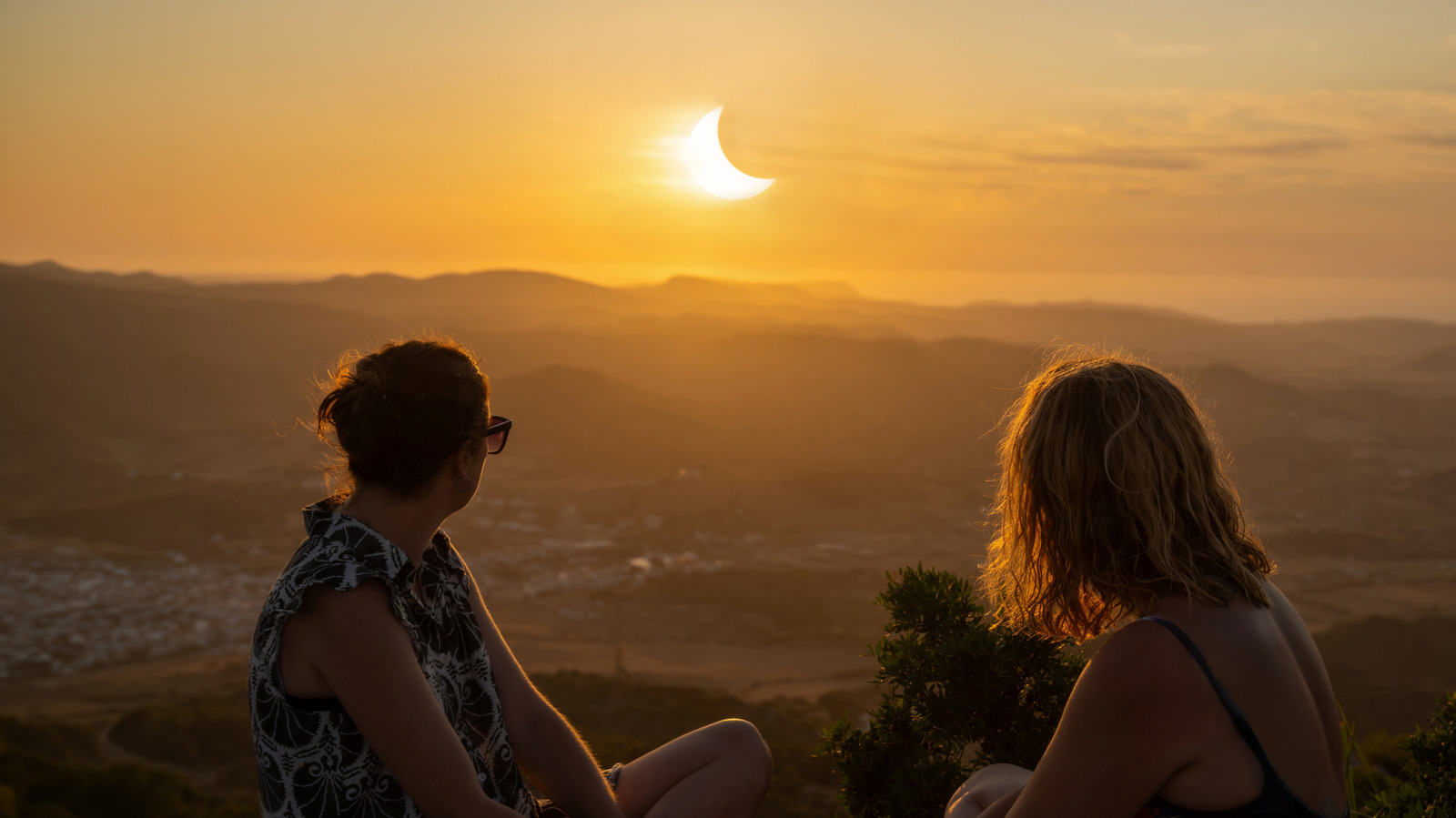 Spain and Iceland Prepare for 2026 Solar Eclipse and Meteor Shower